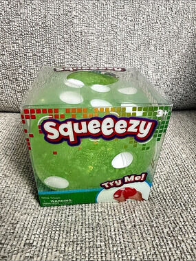 Squeeezy Squishy Dice - Green & White